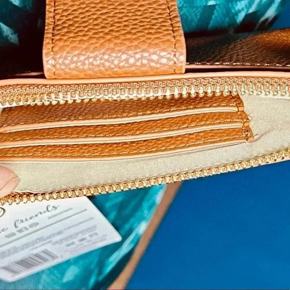 CLEVERMADE CLUCH BAG NWT - Picture 3 of 5